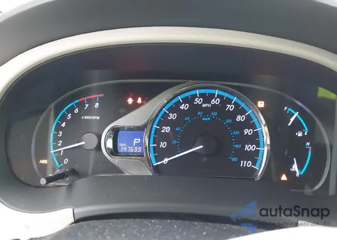 2014 Toyota Sienna Xle V6 8 Passenger z USA, uszkodzony, nr VIN 5TDYK3DC5ES492628